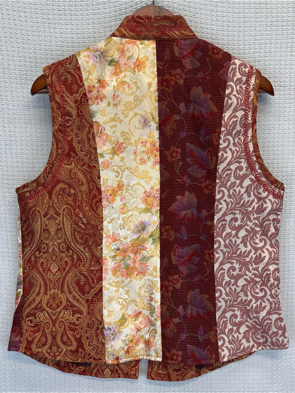 Patchwork Vest Burgundy Gold Hook Closure Sz Med Coldwater Creek Boho Artisan - Picture 7 of 10